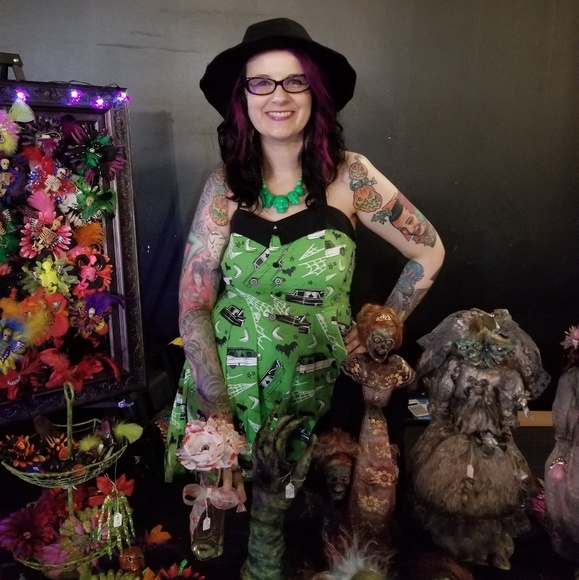 Meet your Posher, Living Dead Girl Nicole - Picture 5 of 15